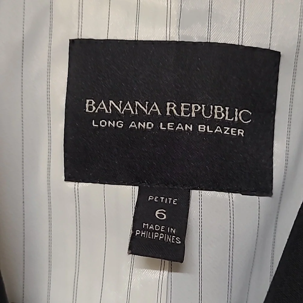 Banana Republic Black Sport Coat with‎ Notched Lapel used good condition.